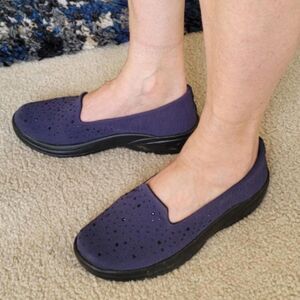 Bzees Poppyseed 3 Slip On Black (WIDE)